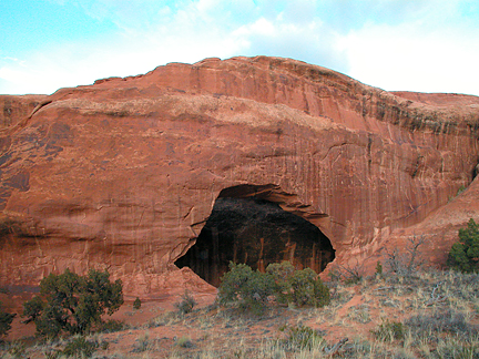 Black Arch, South Devils Garden, Arches National Park, Utah