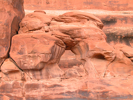 Helmet Arch, North Devils Garden, Arches National Park, Utah