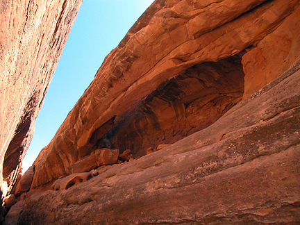 Sibling Arch Center, Eagle Park, Arches National Park, Utah