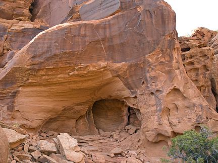 Little Cache Arch, Cache Valley Wash near Moab, Utah