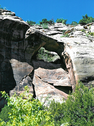 Indio Arch, NW of Newpaper Rock, San Juan County, Utah